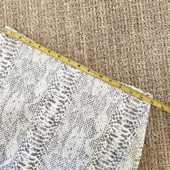 Ann Taylor NWT Grey/White Snake Print Pencil Skirt - Picture 10 of 13